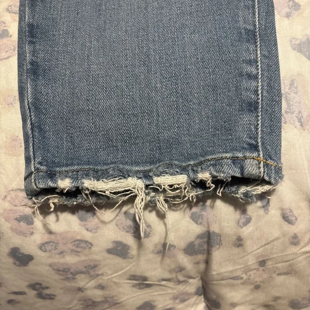 Good American Women’s Light Wash Distressed Jeans Size 15 Style GCC802T 1352